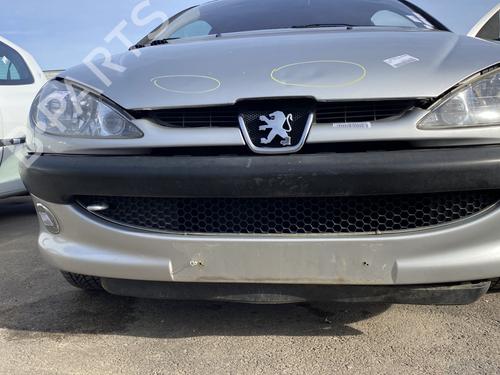 Used Front bumper PEUGEOT 206 Hatchback (2A/C) 1.4 16V (88 hp) 30302403