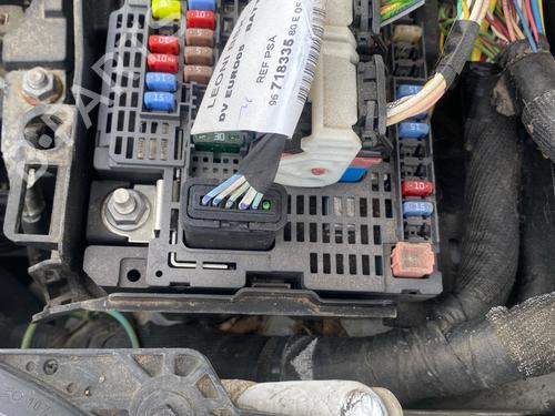 Used Fuse box Fuse box 34360505 34360505