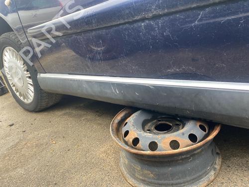 Used Left sideskirt Left sideskirt CITROËN C5 I (DC_) 2.2 HDi (DC4HXB, DC4HXE) (133 hp) 40494239 40494239