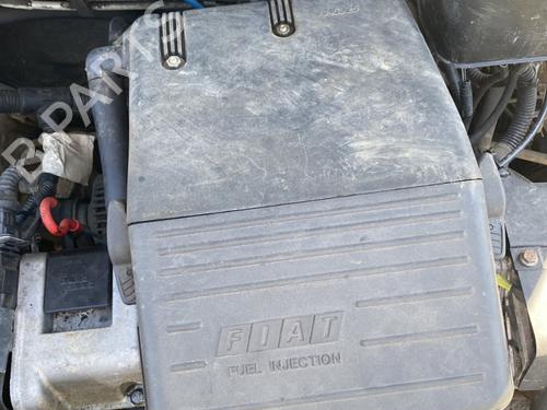 Used Air filter box FIAT PUNTO (176_) 60 1.2 (176AP, 176AR, 176AQ, 176BB) (60 hp) 27389680
