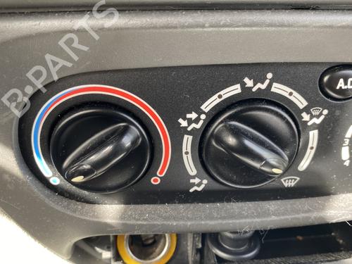 Mando climatizador RENAULT SCÉNIC I MPV (JA0/1_, FA0_) 1.9 dTi (JA0N) (98 hp) 28813845