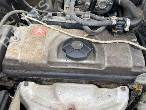 Used Valve cover CITROËN XSARA PICASSO (N68) 1.6 (95 hp) 33122588