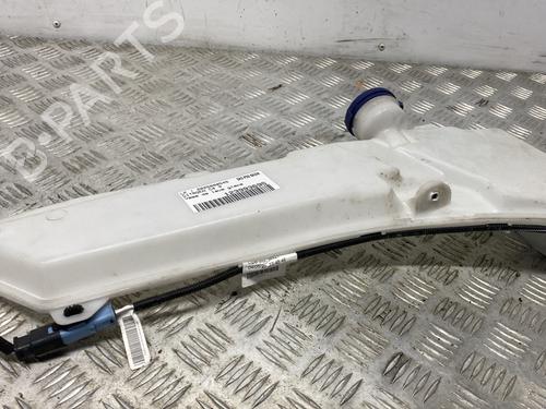 Used Windscreen washer tank Windscreen washer tank CITROËN C4 III (BA_, BB_, BC_) ë-C4 (BCZKXC, BZCKSC) (136 hp) 33818744 33818744