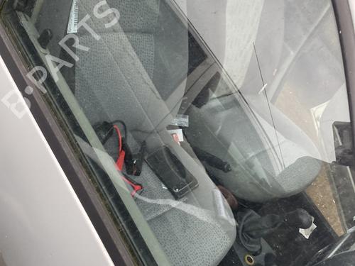 dr-rude-hjre-foran-dacia-logan-ls_-2004-33017199 main image