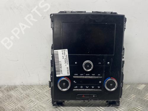 Used Display monitor RENAULT MEGANE IV Hatchback (B9A/M/N_) 1.2 TCe 130 (B9MR) (130 hp) 31639736