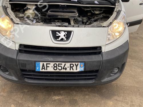 Used Front bumper PEUGEOT EXPERT Van (VF3A_, VF3U_, VF3X_) 1.6 HDi 90 16V (90 hp) 31019103