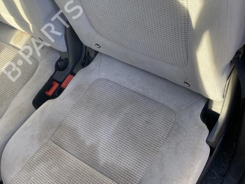 Sæde Bagtil Sæde Bagtil PEUGEOT 5008 (0U_, 0E_) 1.6 HDi (110 hp) 32477173 32477173