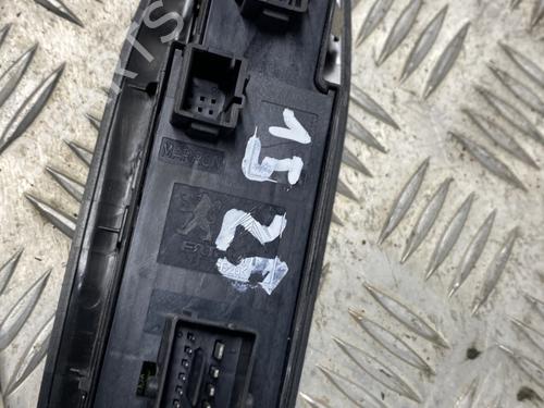 Left front window switch PEUGEOT 208 I (CA_, CC_) 1.5 BlueHDI 100 | BP24454771I27