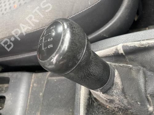Used Gear lever VW POLO IV (9N_, 9A_) 1.2 (54 hp) 19905842