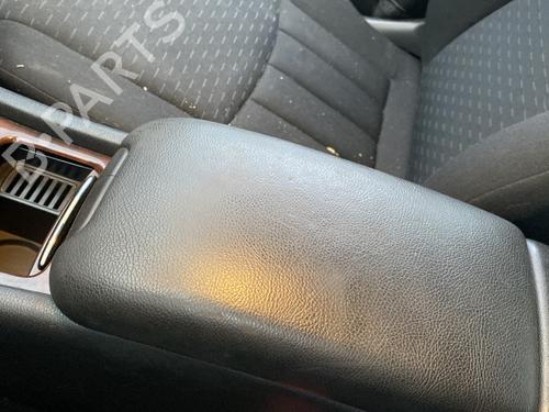 Used Armrest / Center console MERCEDES-BENZ C-CLASS (W203) C 220 CDI (203.008) (150 hp) 31836708