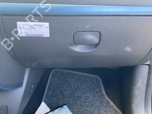 Used Glove box RENAULT CLIO III (BR0/1, CR0/1) 1.2 16V (78 hp) 21825839