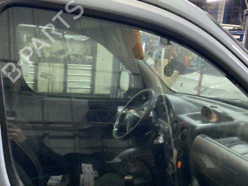 front-right-door-window-peugeot-partner-mpv-5_-g_-1996-31024919 main image