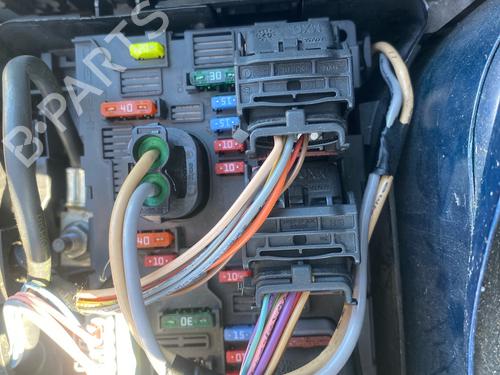 Used Fuse box Fuse box 38169207 38169207