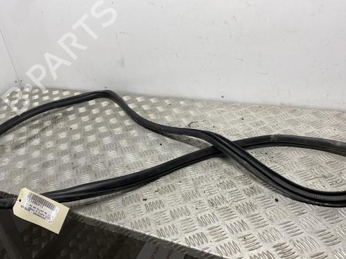 Used Rubber door seal TOYOTA AURIS Estate (_E18_) 1.6 D4-D (WWE185_) (112 hp) 29829419