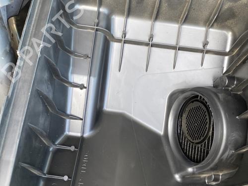 Used Air filter box Air filter box MITSUBISHI GRANDIS (NA_W) 2.0 DI-D (NA8W) (136 hp) 30646647 30646647