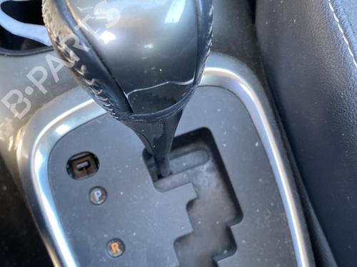 Used Gear lever TOYOTA YARIS (_P13_) 1.5 Hybrid (NHP130_, NHP130) (101 hp) 24408714