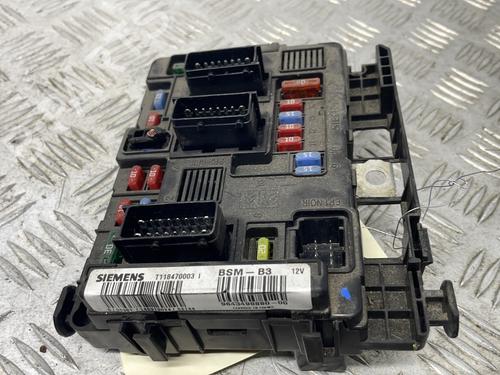 Used Fuse box Fuse box 33725894 33725894