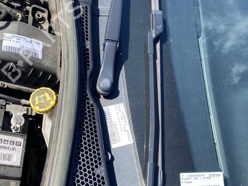 Used Front wiper motor Front wiper motor PEUGEOT 208 I (CA_, CC_) 1.2 VTI 82 (82 hp) 33554888 33554888