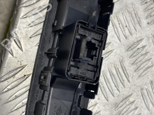 Right front window switch RENAULT MEGANE IV Hatchback (B9A/M/N_) 1.5 dCi 110 (B9A3) | BP29255577I26 