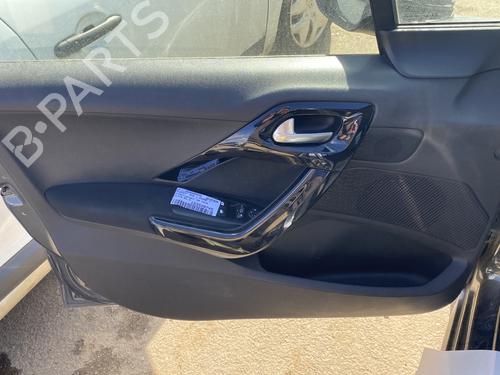 Forreste venstre beklædning Forreste venstre beklædning PEUGEOT 208 I (CA_, CC_) 1.2 VTI 82 (82 hp) 33554797 33554797