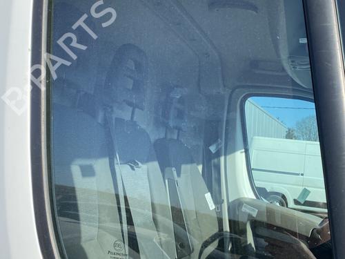 dr-rude-hjre-foran-peugeot-boxer-van-2006-24958227 main image