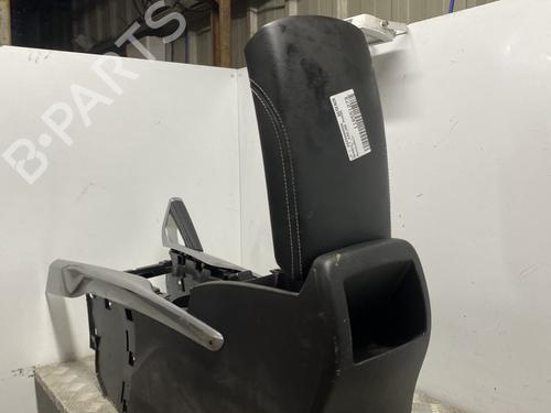 Used Armrest / Center console Armrest / Center console RENAULT KADJAR (HA_, HL_) 1.2 TCe 130 (HLMR) (130 hp) 30636363 30636363