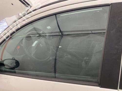 front-left-door-window-peugeot-206-2l_-2m_-2009-2010-2011-2012-2013-29013046 main image