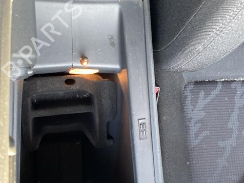 Used Armrest / Center console Armrest / Center console PEUGEOT 3008 I MPV (0U_) 1.6 HDi (109 hp) 23785260 23785260