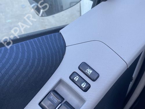 Used Left front window switch Left front window switch TOYOTA YARIS (_P9_) 1.4 D-4D (NLP90_, NLP90R) (90 hp) 33553858 33553858