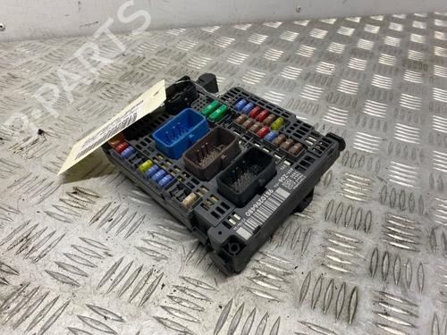 Used Fuse box Fuse box 39520141 39520141