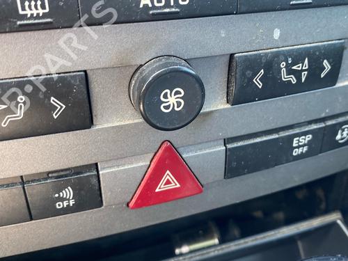 Warning switch PEUGEOT 407 (6D_) 2.0 HDi 135 (6DRHRH, 6DRHRE, 6DRHRG, 6DRHRJ) | BP36684838I22 - Image 2