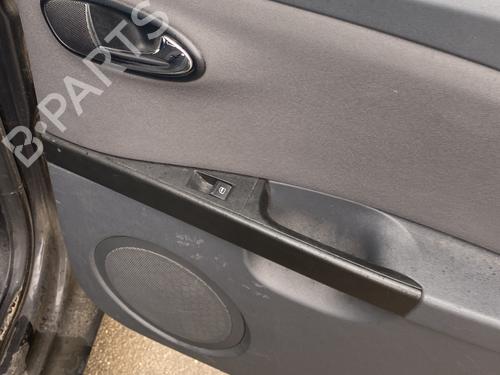 Bageste højre beklædning Bageste højre beklædning SEAT LEON (1P1) 1.9 TDI (105 hp) 33933771 33933771