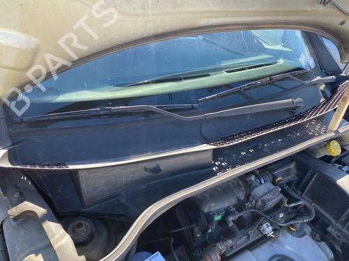 Griglia sotto parabrezza Griglia sotto parabrezza CITROËN C2 (JM_) 1.1 (60 hp) 34241214 34241214