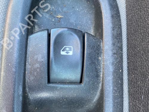 Mando elevalunas delantera derecho Mando elevalunas delantera derecho RENAULT CLIO III (BR0/1, CR0/1) 1.5 dCi (C/BR0G, C/BR1G) (68 hp) 39650523 39650523