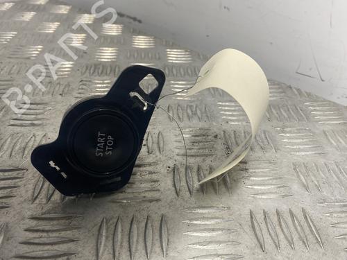 switch-renault-megane-iv-hatchback-b9amn_-2015-31597547 main image