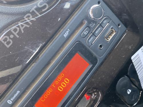 Used Radio DACIA DUSTER (HS_) 1.5 dCi 4x4 (HSMC, HSMD) (110 hp) 30821337