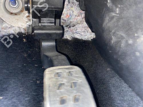 pedal-renault-megane-iv-hatchback-b9amn_-2015-32781511 main image