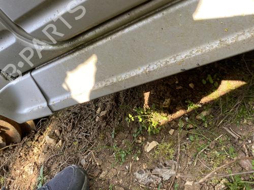 Used Left sideskirt Left sideskirt SUZUKI SAMURAI Closed Off-Road Vehicle (SJ_) 1.9 TD All-wheel Drive (SJ419TD) (63 hp) 33553971 33553971