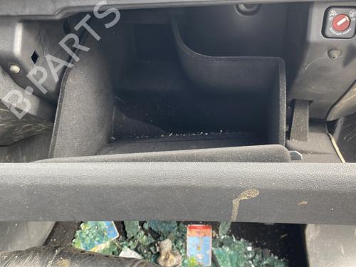 Used Glove box Glove box PEUGEOT 5008 II (MC_, MJ_, MR_, M4_) 2.0 BlueHDi 180 (MJEHZW, MJEHZR, MJEHZP) (177 hp) 33019878 33019878