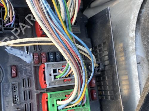 Boîte à Fusibles PEUGEOT 307 (3A/C) 2.0 HDi 110 (107 hp) 31977748