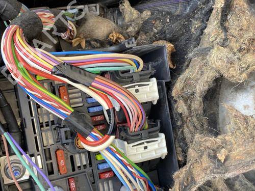 Used Fuse box Fuse box CITROËN BERLINGO Box Body/MPV (B9) 1.6 BlueHDi 100 (99 hp) 32723870 32723870