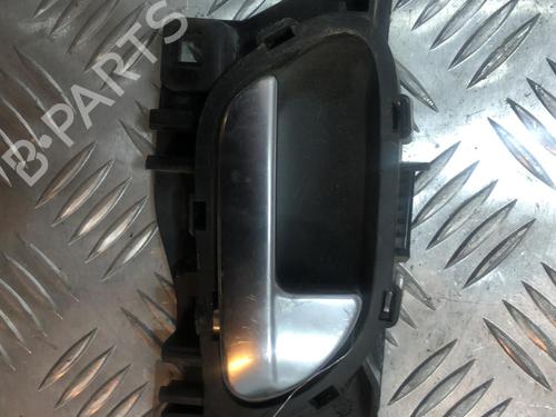Used Front right interior door handle Front right interior door handle 19906318 19906318