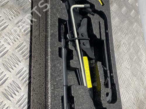Used Jack Kit CITROËN C5 III Break (RW_) 2.0 i 16V (RWRFJC, RWRFJF) (140 hp) 26027998