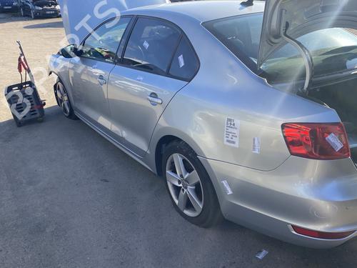 Bagskærm venstre VW JETTA IV (162, 163, AV3, AV2) 1.6 TDI (105 hp) 32680749