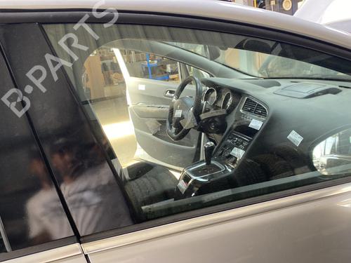 Front right door window PEUGEOT 5008 (0U_, 0E_) 1.6 HDi | BP28366730C19 