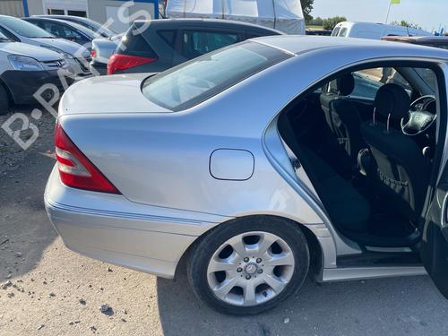Bagstkærm Højre Bagstkærm Højre MERCEDES-BENZ C-CLASS (W203) C 220 CDI (203.008) (150 hp) 37611878 37611878