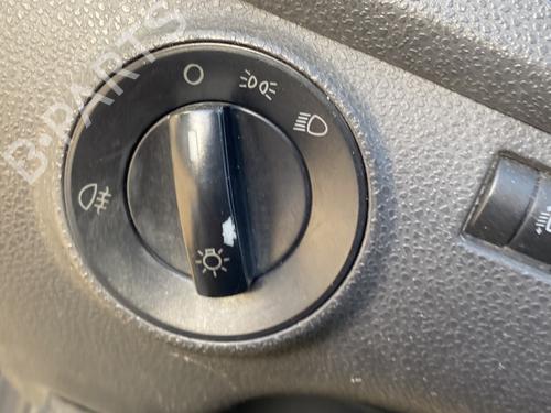 Used Headlight switch Headlight switch VW POLO IV (9N_, 9A_) 1.4 TDI (70 hp) 32734172 32734172
