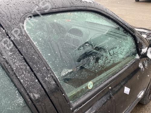 front-right-door-window-renault-clio-ii-hatchback-van-sb012_-1998-30460429 main image