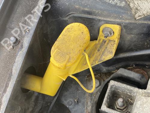 Used Windscreen washer tank Windscreen washer tank RENAULT MEGANE I Cabriolet (EA0/1_) 1.6 16V (EA04, EA0B, EA11, EA1J) (107 hp) 33991762 33991762