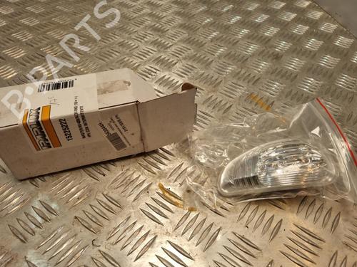 Clignotant avant droit RENAULT MASTER III Van (FV) 2.3 dCi 145 FWD (FV0E, FV0F, FV0H, FV02, FV0M, FV0S,... (146 hp) 32990730